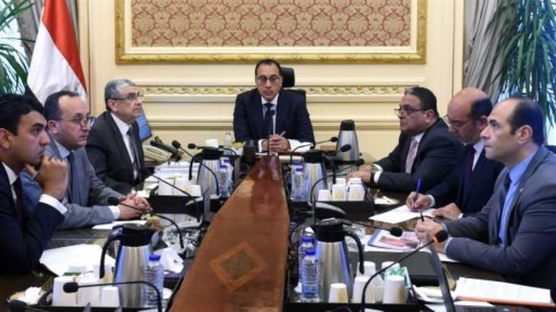 رئيس الوزراء يتابع