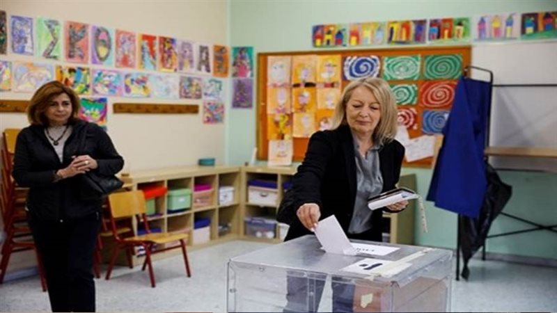 الناخبون في اليونان