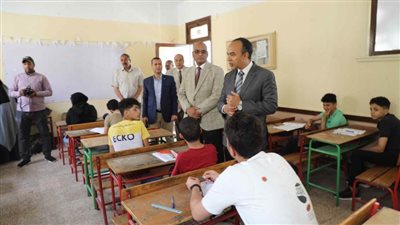 نائب محافظ المنيا يتفقد عددًا من لجان امتحانات الشهادة الإعدادية