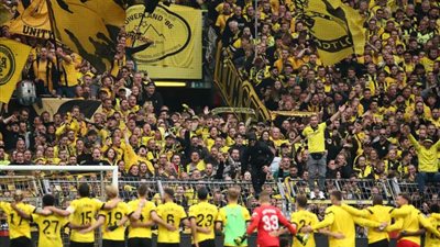 دورتموند يستغل تعثر ميونخ ويتصدر الدوري الألماني بالفوز على أوجسبورج