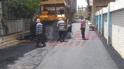 رصف الطرق وأعمال نظافة ورفع كفاءة الإنارة بمدن كفر الشيخ