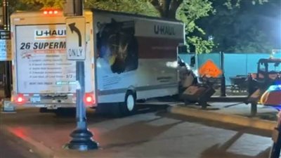 اصطدام شاحنة بحواجز أمنية في محيط البيت الأبيض
