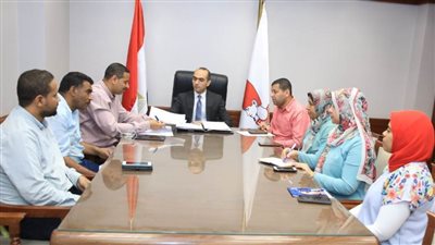 نائب محافظ سوهاج يعقد اجتماعا بأعضاء فريق مبادرة 