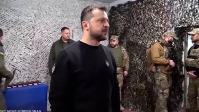 زيلينسكي يتفقد قوات الخطوط الأمامية في يوم قوات مشاة البحرية الأوكرانية