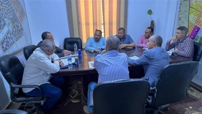  جهاز ملوي الجديدة يجتمع بمسئولي الشركات العاملة لدفع العمل بالمشروعات