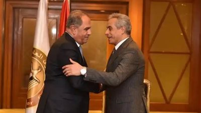 وزير القوى العاملة يلتقي أمين 