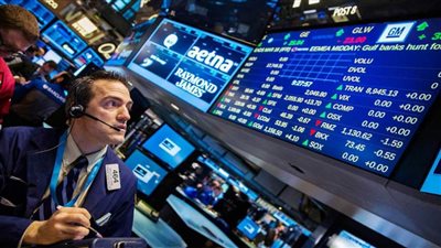 توقعات فائدة الفيدرالي ومخاطر سقف الديون يهيمنان على سوق الأسهم والسندات الأمريكية