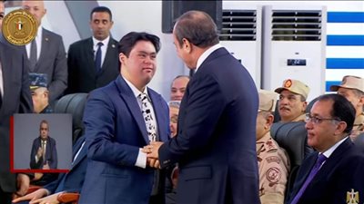 عاجل| الرئيس السيسي يحقق أمنية الطفل أدهم هشام.. ويستقبله خلال فعاليات افتتاح مجمع مصانع إنتاج الكوارتز