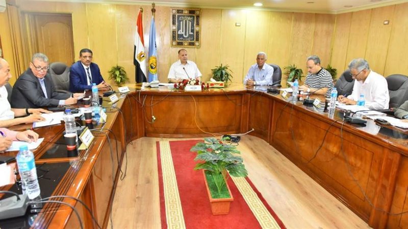 محافظ أسيوط يتابع