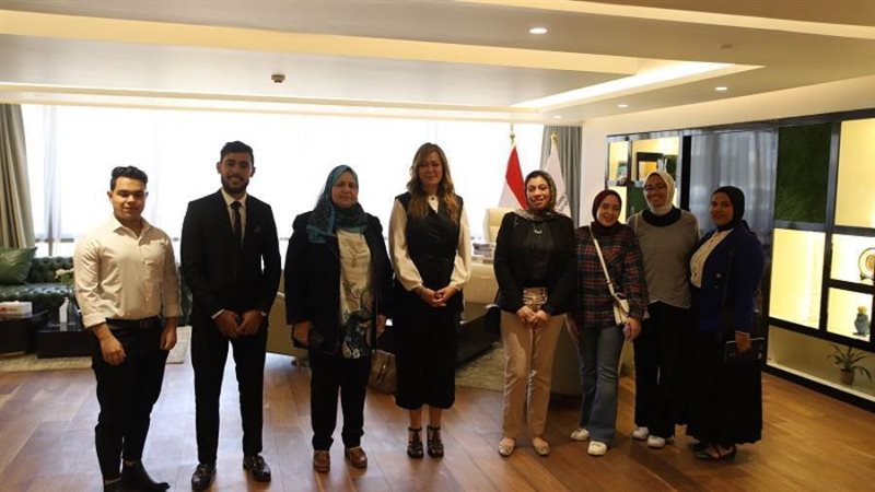 طلاب سياسية واقتصاد