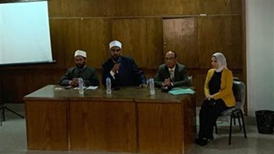 قيادات جامعة قناة السويس تُكرم البطل محمد إيهاب