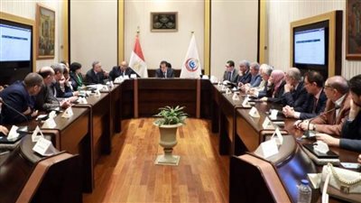 وزير الصحة يعقد اجتماعاً مع اللجنة العلمية لمبادرة 