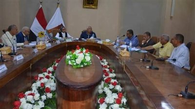 محافظ الوادي الجديد يترأس لجنة اختيار المتقدمين للوظائف القيادية 