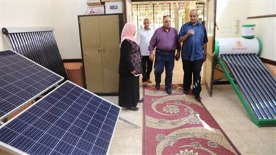 وكيل وزارة التعليم بالوادي الجديد يتفقد قسم الطاقة الشمسية بمدرسة الثانوية الصناعية