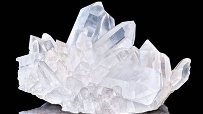 يستخدم في صناعة الإلكترونيات وتحسين استقبال أجهزة الراديو.. أهم المعلومات عن الكوارتز