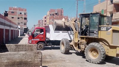 محافظ الإسماعيلية يُوجِّه الوحدات المحلية بتكثيف أعمال رفع المخلفات وصيانة أعمدة الإنارة العامة 