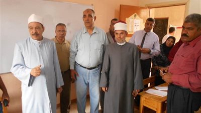 رئيس منطقة سوهاج الأزهرية يتفقد انطلاق أعمال تصحيح الشهادة الابتدائية 