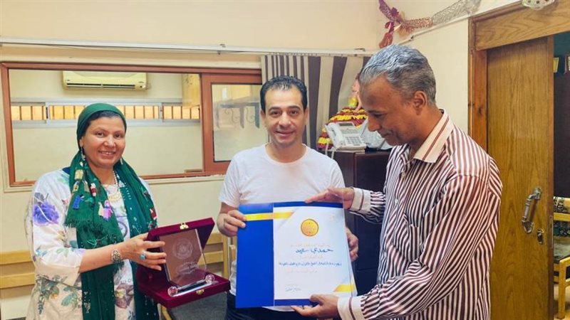 تكريم مدير عام ثقافة