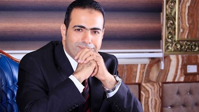 الدكتور محمود حسين