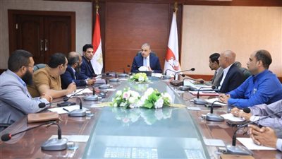 محافظ سوهاج يترأس الاجتماع الدوري لغرفة العمليات الرئيسية لمتابعة موقف توريد الأقماح