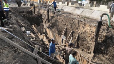 محافظ أسيوط يتفقد أعمال تنفيذ مشروع صرف صحي 