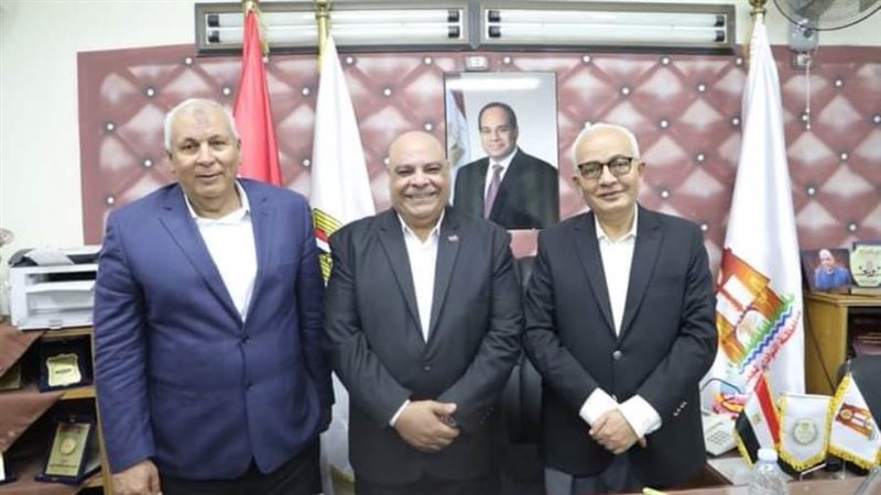 وزير التعليم ومحافظ