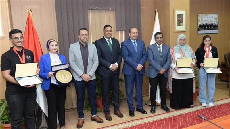 تكريم الفائزين