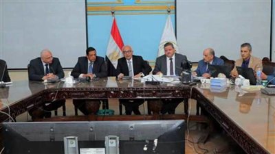  الدبلومات الفنية.. حجازي يتابع الامتحانات من غرفة العمليات المركزية بالوزارة