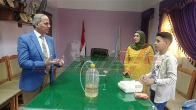 تكريم طالب اخترع طريقة لإشعال البوتاجاز بخليط من المياه والبنزين بدلا من الغاز 