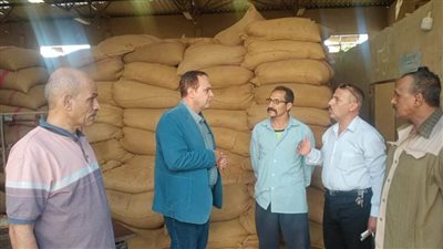 ضبط 42 طنًا من محصول القمح بهدف الاحتكار على الطريق الدائري بمركز سمالوط