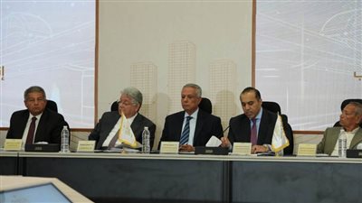 بالصور.. المشاركون بجلسة مناقشة 