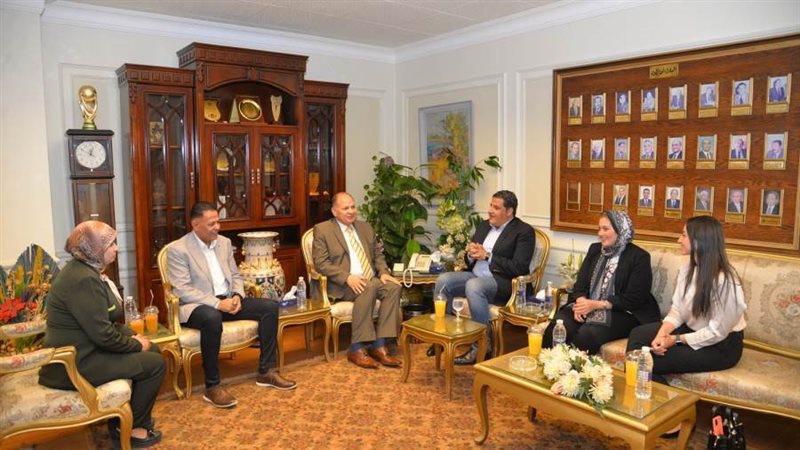 محافظ أسيوط يلتقي