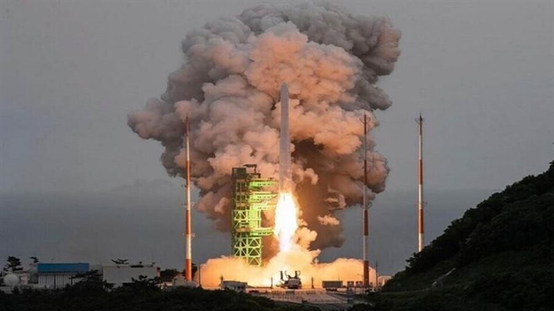 إطلاق قمر صناعي