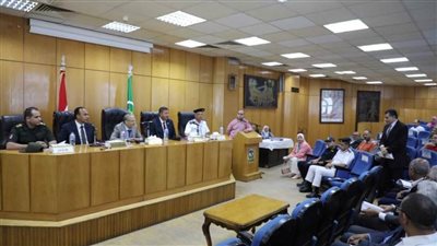 محافظ المنيا يتابع نسب تنفيذ مشروعات حياة كريمة 