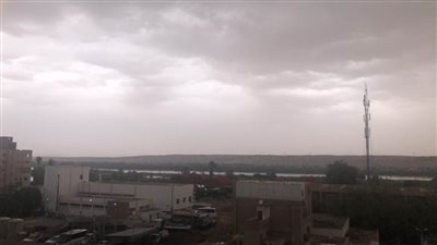 غيوم وأتربة وأمطار خفيفة بالمنيا