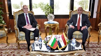 وزير الطيران المدنى يلتقي سفير بلغاريا لاستعراض أوجه التعاون المشترك فى مجال النقل الجوي