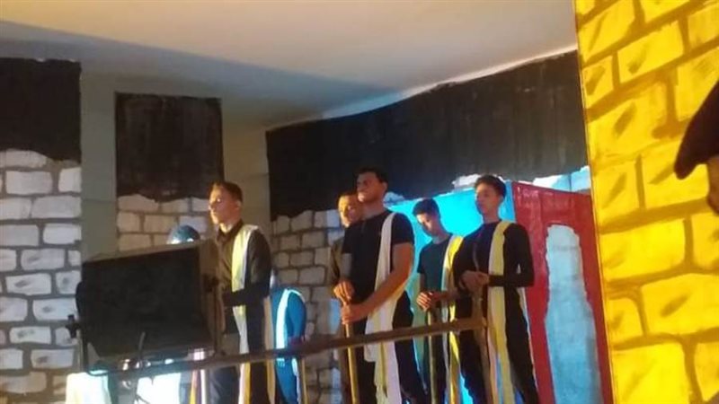 العرض المسرحى الاول