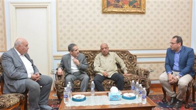 وزير قطاع الأعمال العام يبدأ جولة ميدانية داخل 