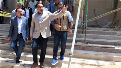 رئيس الوزراء يتفقد مشروع تطوير المتحف اليوناني الروماني والمنطقة المحيطة به