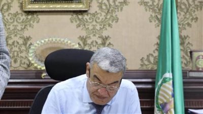 محافظ المنيا يعتمد ترقية 16 ألفًا و913 معلمًا ومعلمة دفعتي 2016 / 2017 