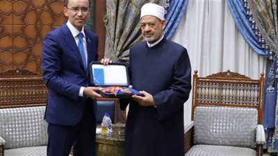 كازاخستان تقلد شيخ الأزهر وسام الصداقة من الدرجة الأولى لجهوده في نشر السلام العالمي