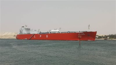 قناة السويس تشهد عبور 67 سفينة بإجمالي حمولات صافية 4.2 مليون طن اليوم الجمعة