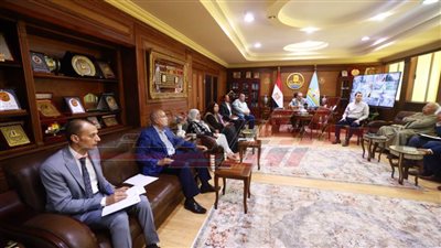 محافظ كفر الشيخ يستمع لطلبات أعضاء مجلسي النواب والشيوخ ويوجه بسرعة حلها