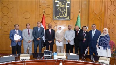 محافظ الإسماعيلية يكرم أوائل الشهادة الإعدادية والأم المثالية لهذا العام