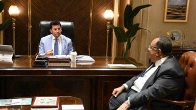 وزير الشباب والرياضة يتابع آليات تعيين القيادات بمقر الوزارة بالعاصمة الإدارية الجديدة