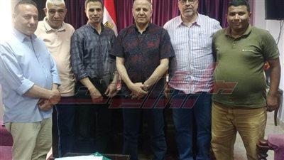 وكيل تعليم كفر الشيخ يكرم العاملين بالكنترولات 