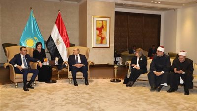 رئيس مجلس الشيوخ يتسلم وسام الصداقة من نظيره بدولة كازاخستان