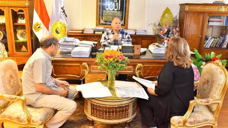 محافظ أسيوط يلتقي