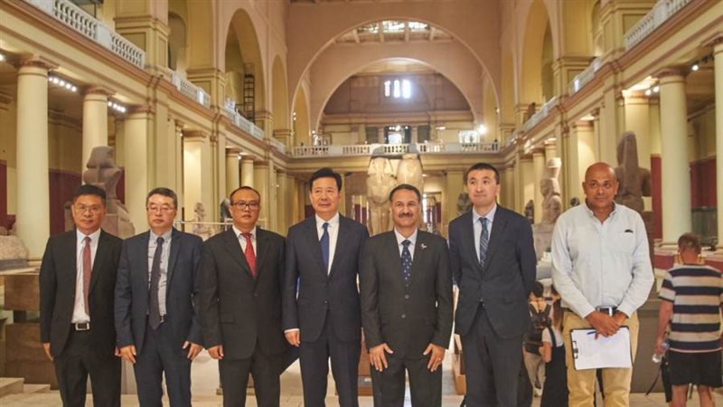 وزير الثقافة والسياحة