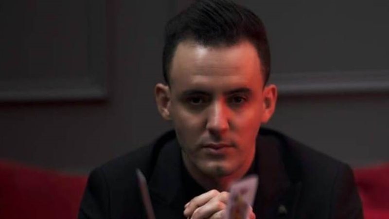 الفنان أيوب الأحمدي